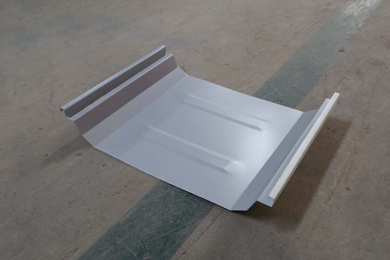Μηχανή διαμόρφωσης ρολού πάνελ οροφής Klip-lok